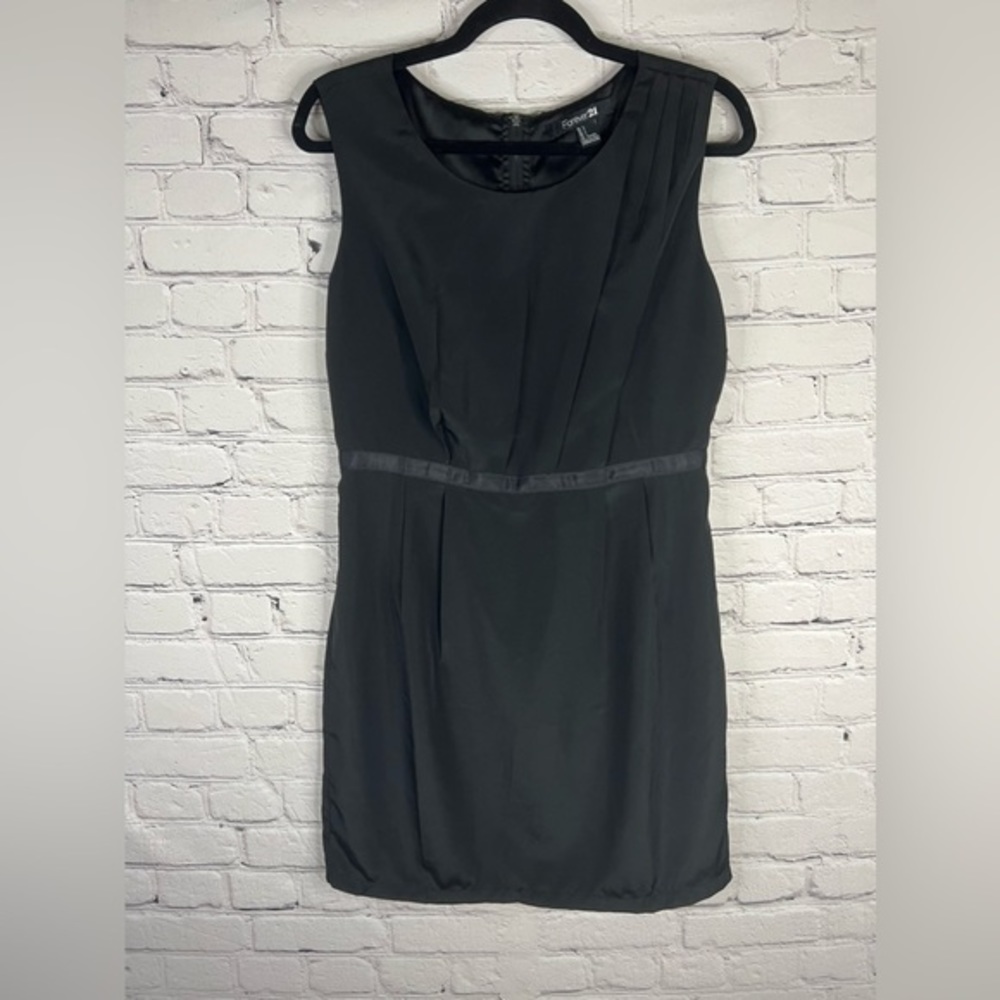 Forever 21 Black Sheath Dress size large Zip Back Lined Sleeveless Ribbon